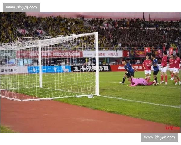 四川城足联赛 “那个男人” 刷屏!36 岁高速路卫 6 球登顶 四川城足联赛 “那个男人” 刷屏!36 岁高速路卫 6 球登顶