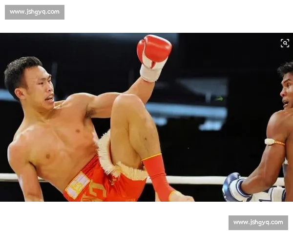 敖日格勒对决崔洪万赛果揭晓引发格斗圈热议力量差距与战术选择成为焦点