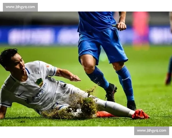 恒丰与富力激战正酣 新老对决碰撞出足球激情火花 恒丰与富力激战正酣 新老对决碰撞出足球激情火花